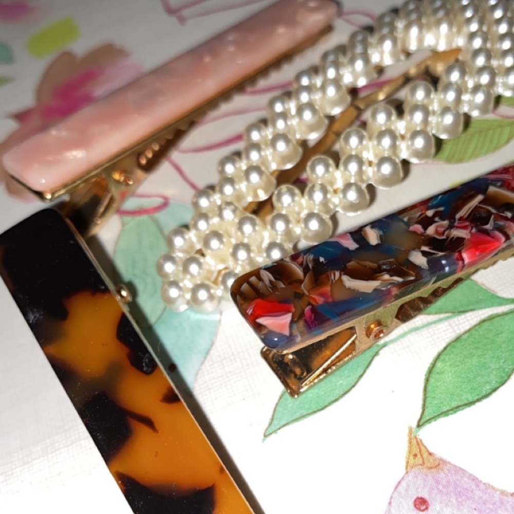 SOLD ELSEWHERE Hair clips / accessories